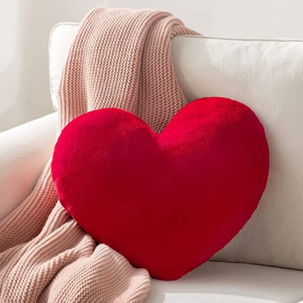 Throw Blankets & Pillows